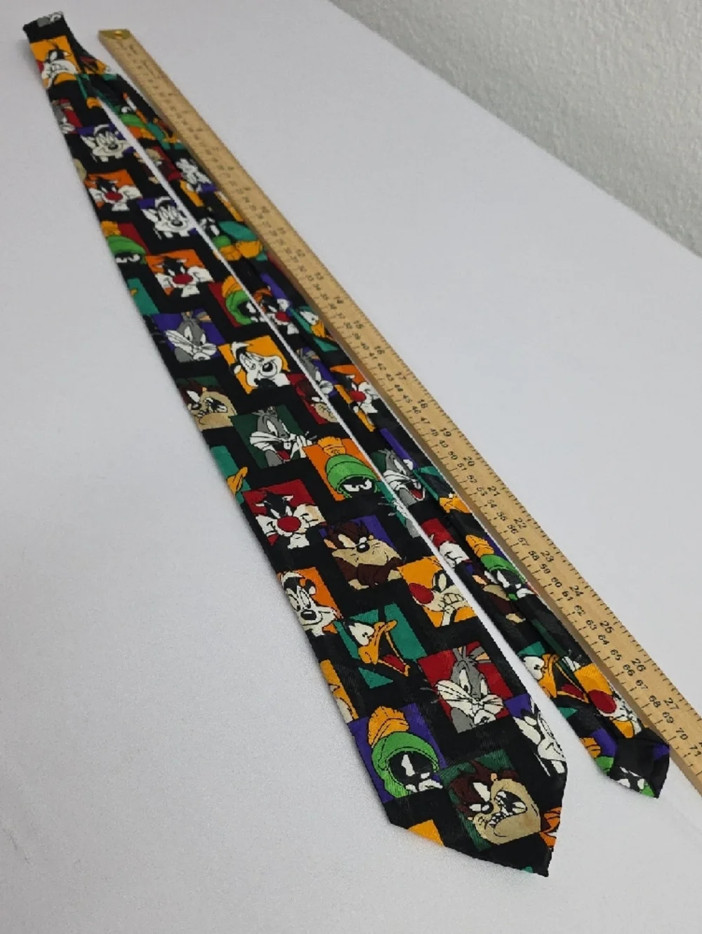 Looney Tunes Mania Bugs Bunny Toons Novelty Necktie 1996 Warner Bros